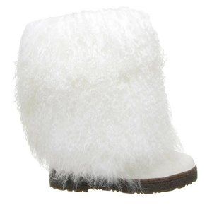 Bearpaw Boetis II White Size 8 nwot fits like 7.5